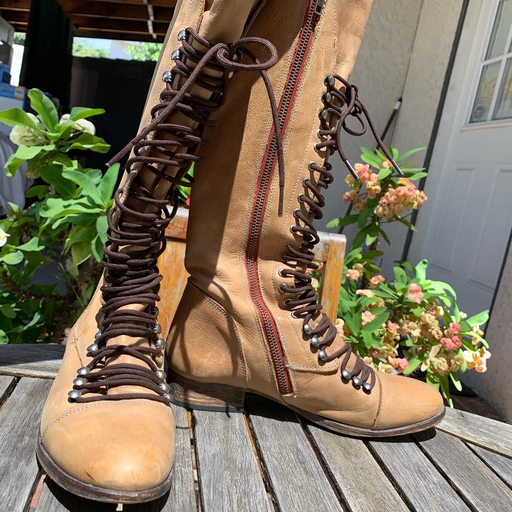 STEVE MADDEN Perrin Tan Tall Lace Up Boots US8
